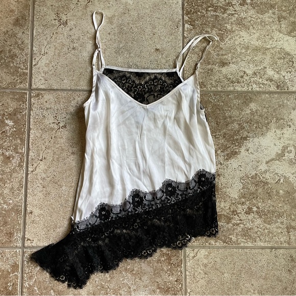Y2K Lace Asymmetric Top - Picture 3 of 4
